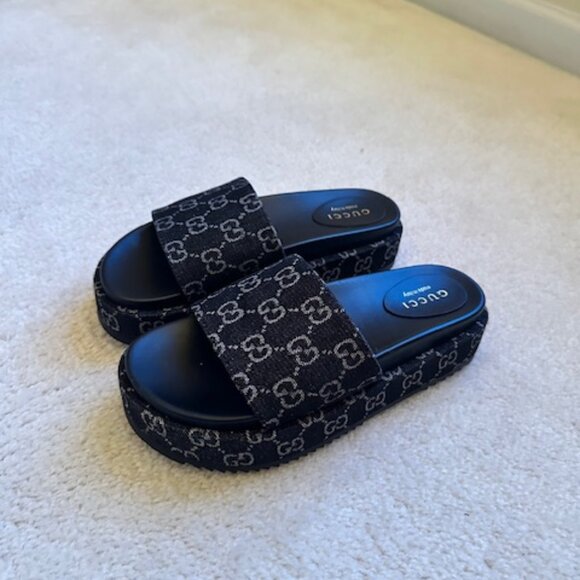 *NEW* Gucci Denim GG Monogram Angelina Sandals - Size 40 (Read the description) - Picture 1 of 5